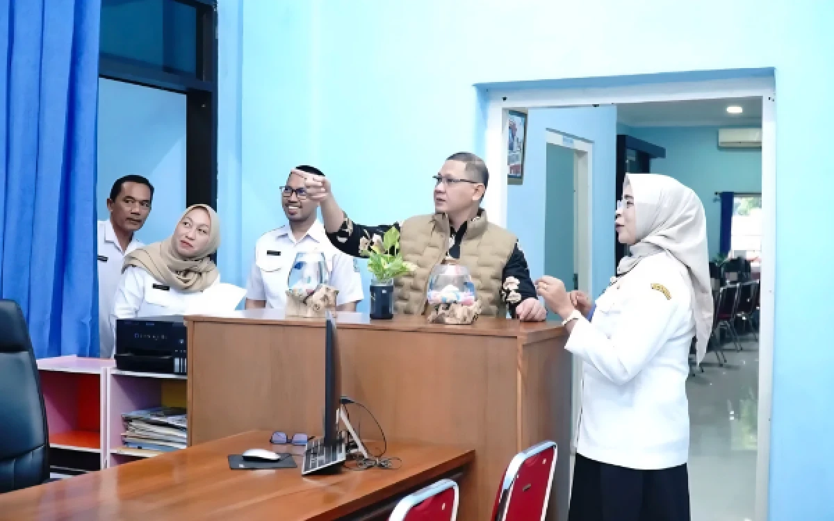 Thumbnail Berita - Kadindik Jatim Tinjau Kantor Cabdin Blitar, Pastikan Layanan Optimal Demi Tingkatkan Kualitas