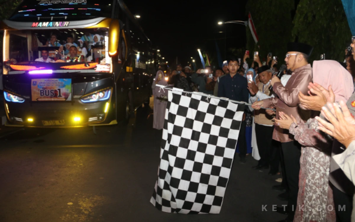 Thumbnail Berita - Wali Kota Tegal Lepas 302 Calon Haji Menuju Donohudan