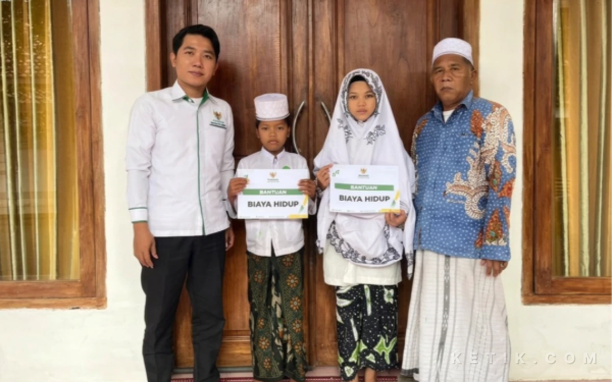 Thumbnail Berita - Dukung Pendidikan Santri Yatim Piatu, Baznas Sampang Salurkan Santunan Bulanan