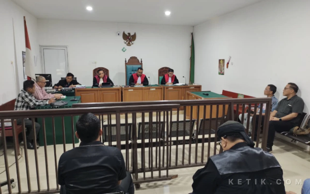 Thumbnail Berita - Dua Wartawan Senior Gugat Harian Sumeks ke PHI Palembang, Sidang Perdana Ditunda