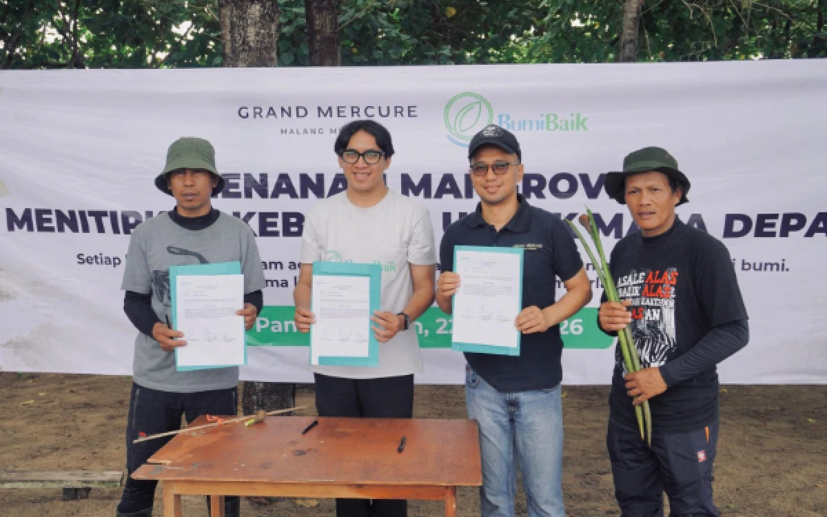 Peringati Hari Bumi 2026, Grand Mercure Malang Mirama Tanam Mangrove di Pantai Tamban