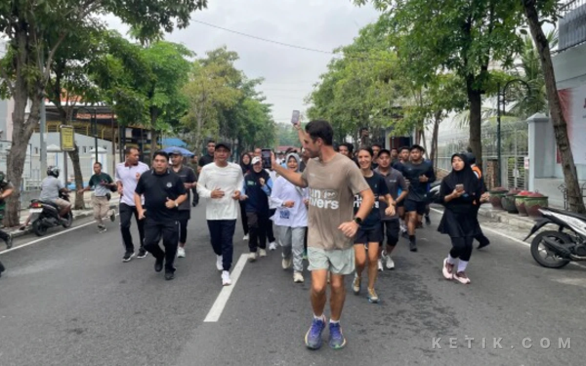 Thumbnail Berita - Bupati Bojonegoro Sambut Pelari “River Run”, Kampanye Pelestarian Sungai dari Bali ke Jakarta
