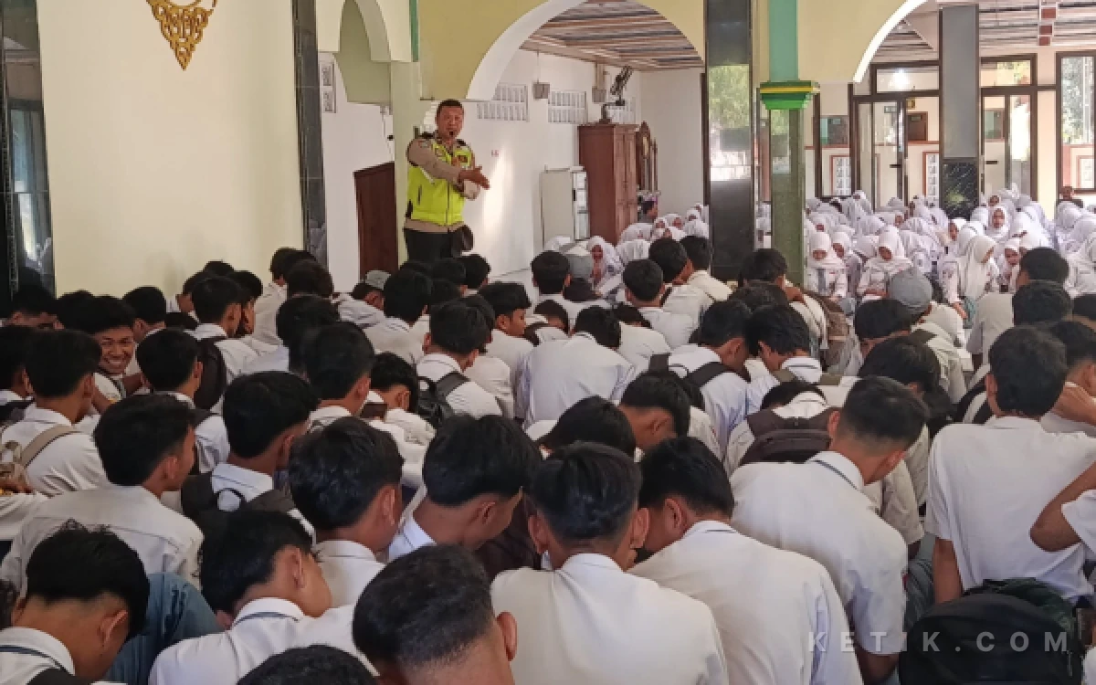 Thumbnail Berita - Antisipasi May Day, Polsek Pageruyung Rangkul Siswa SMK N 05 Kendal Jaga Kondusivitas