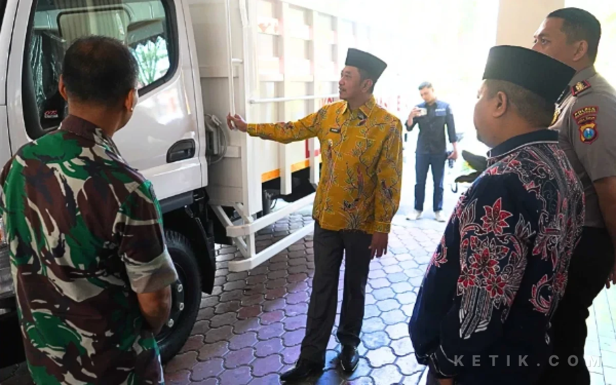 Thumbnail Berita - Koperasi Desa Diperkuat, 41 Kendaraan Operasional Resmi Diserahkan di Bondowoso