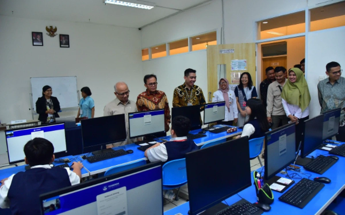 Thumbnail Berita - Pelaksanaan TKA SD di Surabaya, Wamendikdasmen Tekankan Evaluasi Pendidikan Nasional