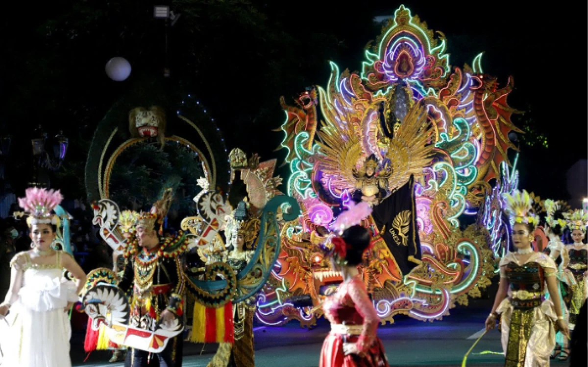 Thumbnail Berita - HJKS ke-733 Surabaya Makin Spektakuler, Festival Rujak Uleg hingga Light Parade Siap Dongkrak Wisata