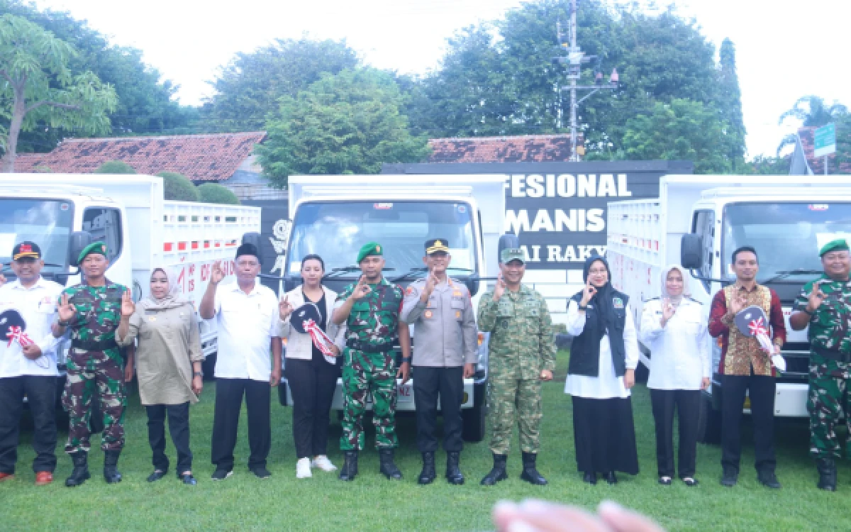 Thumbnail Berita - Kodim dan Pemkab Banyuwangi Salurkan 18 Unit Truk ke KDKMP