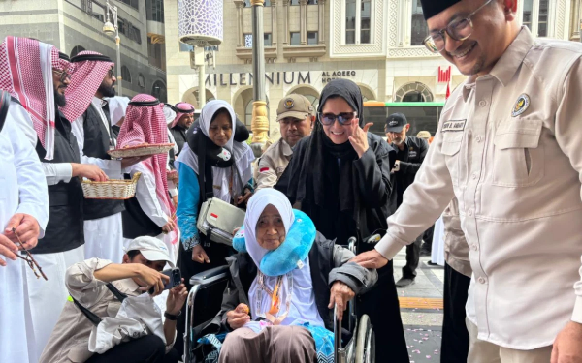 Thumbnail Berita - Haji 2026, Ribuan Jemaah Indonesia Gelombang I Tiba di Madinah