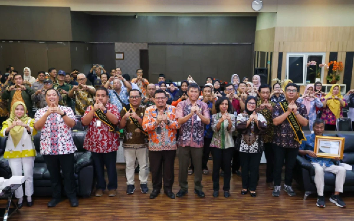 Thumbnail Berita - Pemkot Surabaya Kick Off Kelurahan Cantik 2026, Perkuat Data Akurat untuk Tekan Kemiskinan di Kota Pahlawan