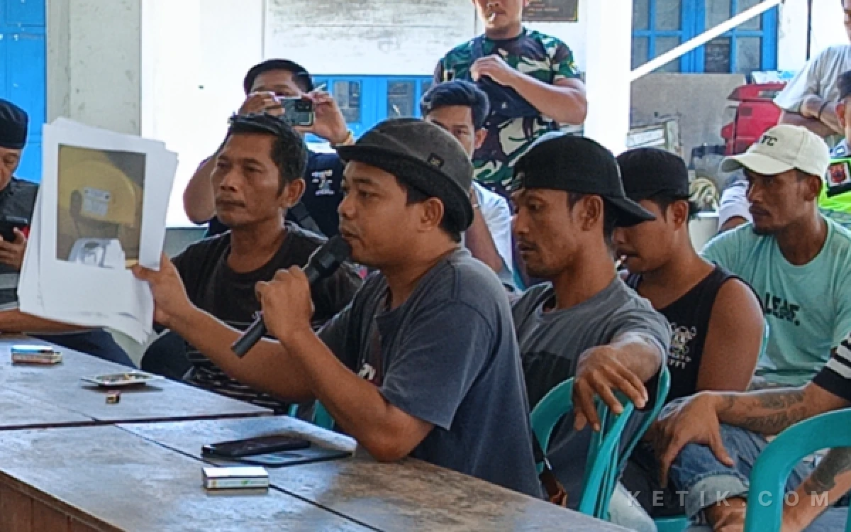 Thumbnail Berita - Warga Jatiroyom Pemalang Geruduk Balai Desa, Tuntut Transparansi dan Mundurnya Perangkat Desa