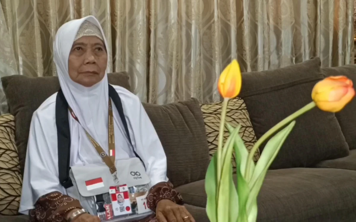 Nabung Rp10 Ribu dari Jualan Cilok, Nenek 85 Tahun Asal Pasuruan Jadi JCH Tertua Kloter 10