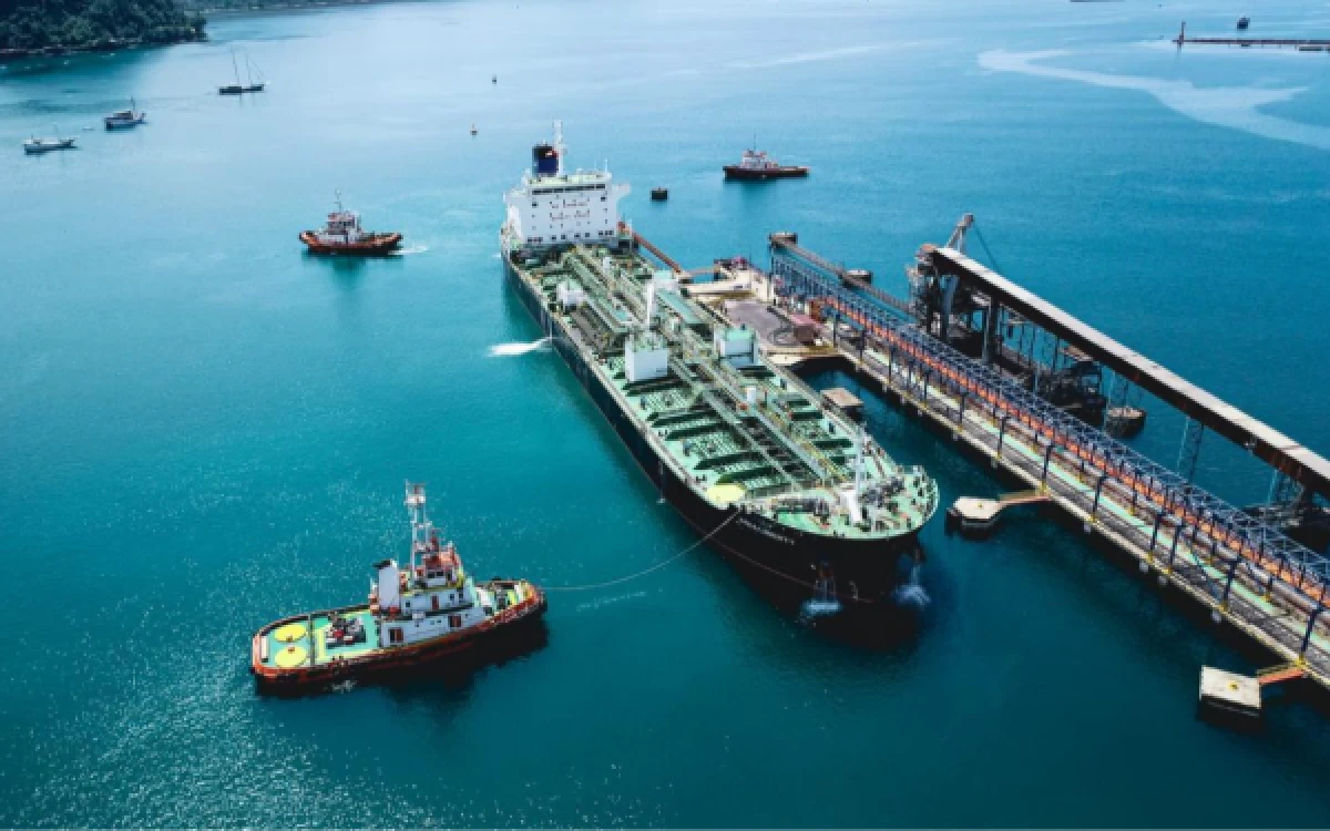 Thumbnail Berita - Curah Cair Melejit, Sinyal Baru Logistik Nasional dari Pelabuhan Nonpetikemas