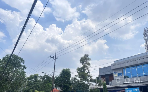 Thumbnail Berita - Cuaca Kota Surabaya 29 April 2026 Diprakirakan Hujan Ringan, Probolinggo Berawan