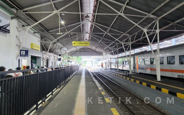 Thumbnail Berita - Perjalanan Terganggu, Penumpang KAI Daop 8 Surabaya Terdampak Pembatalan dan Keterlambatan