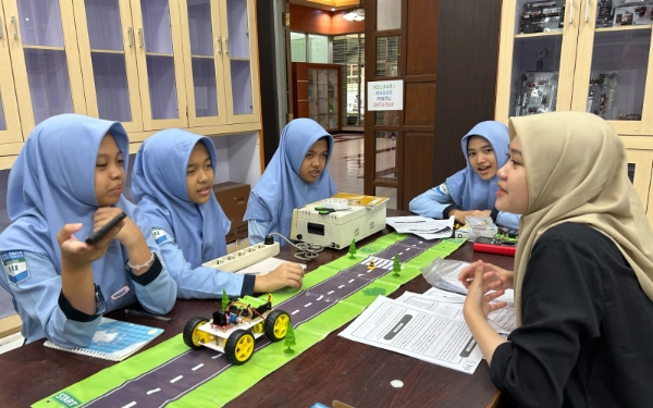 Santri ICP MTs Zainul Hasan Genggong Perkuat Literasi Sains dan Matematika di Universitas Negeri Malang