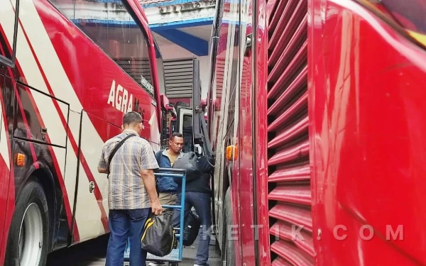 Thumbnail Berita - Jelang Lebaran 1447 H, Arus Mudik di Terminal Tipe A Pacitan Masih Landai