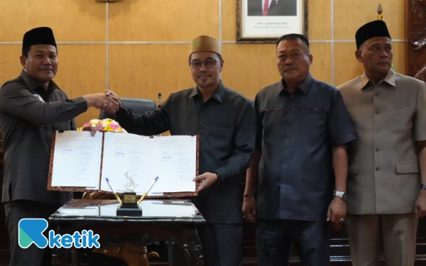 Thumbnail Berita - DPRD Sidoarjo Sahkan Perda RPJMD Subandi-Mimik dengan Berbagai Catatan