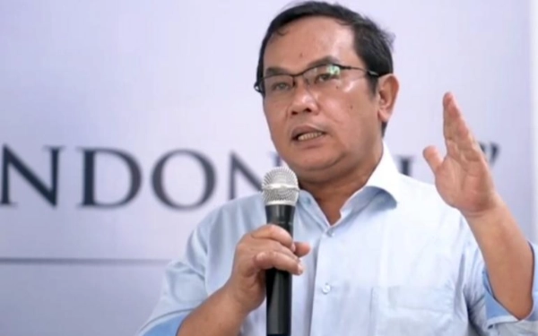 Thumbnail Berita - Bantah Makar, Saiful Mujani Jelaskan Arti Seruan 'Turunkan Prabowo'