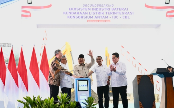 Thumbnail Berita - Prabowo Resmikan Proyek Baterai EV Terbesar Se-Asia di Karawang, Investasi Capai Rp96,04 Triliun