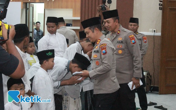 Thumbnail Polres Bondowoso Tingkatkan Spiritual dan Sosial Lewat Pengajian dan Santunan Anak Yatim