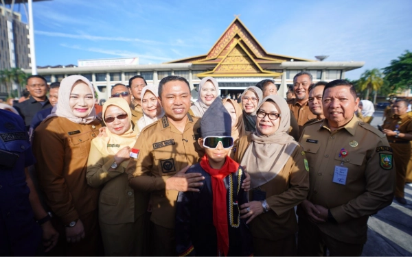 Dikha 'Anak Coki' Pacu Jalur, Dapat Gelar Duta Pariwisata dan Beasiswa dari Gubernur Riau