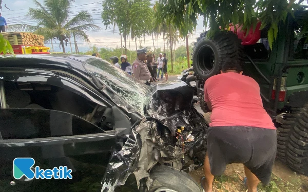 Thumbnail Hyundai Atoz Tabrak Truk Fuso di Bondowoso, Jalan Sempat Macet Satu Jam