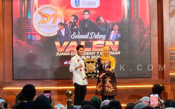 Thumbnail Valen DA7 Disambut Luar Biasa di Grahadi! Gubernur Khofifah : Teruslah Berkarir, Tapi Jangan Lupakan Pendidikan