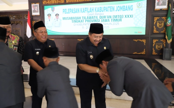 70 Kafilah MTQ Jombang Diberangkatkan ke Jember, Bupati Warsubi Targetkan Juara Umum