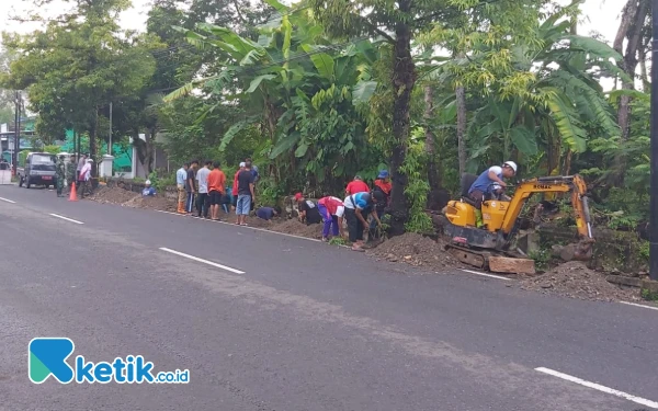 Thumbnail Upaya Cegah Banjir, Lintas Sektor Pacitan Kompak Bebersih Drainase Kota