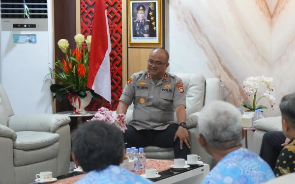 Thumbnail Gebrakan Kapolda Sulbar Adi Deriyan, Polantas Kawal Arus Lalu Lintas di Jam Macet