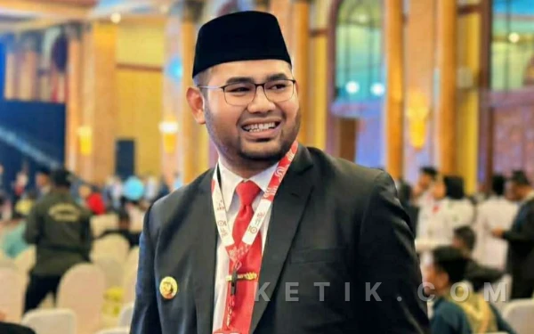 Thumbnail Berita - Sosok Bassam Kasuba, Bupati Pelopor Sekolah-Kuliah Gratis di Halmahera Selatan