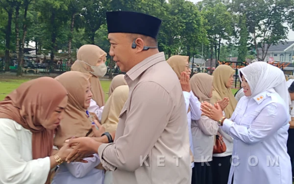 Thumbnail Berita - Diguyur Hujan, ASN Situbondo Tetap Gelar Apel Akbar dan Halalbihalal Usai Idulfitri 1447 H