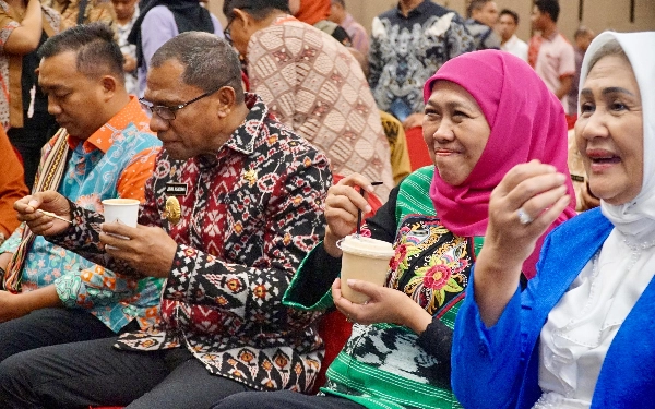 Thumbnail Wow! Khofifah "Ngopi Cantik" di NTT, Kopi Buatan Siswa SMKN 1 Turen Ludes Diserbu