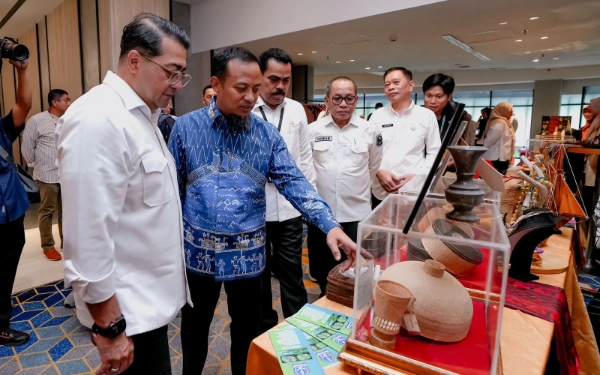 Thumbnail Berita - Gubernur Andi Sudirman Terima Kasih ke Presiden Prabowo Jadikan Sulsel RPJMN Ekraf