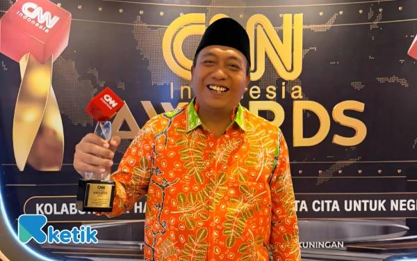Thumbnail Berita - Bupati Situbondo Raih CNN Award 2025 Kategori Outstanding Regional Initiative for MSME Empowerment