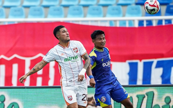 Thumbnail Arema FC Tumbang di Stadion Kanjuruhan, 2 Penggawa Singo Edan Kartu Merah!