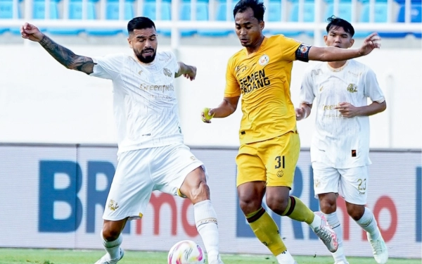 Thumbnail Takluk dari Semen Padang, Arema FC Jadi 'Tiket Selamat' Kabau Sirah dari Degradasi