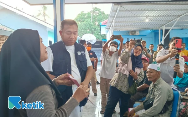 Thumbnail Berita - Bupati Situbondo Serahkan Bantuan Rp372 Juta untuk Korban Gempa