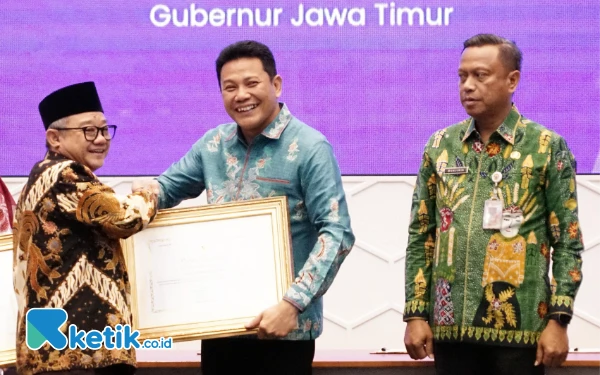 Thumbnail Bupati Sidoarjo Subandi Terima Penghargaan Mendikdasmen atas Dedikasi pada Bahasa Indonesia