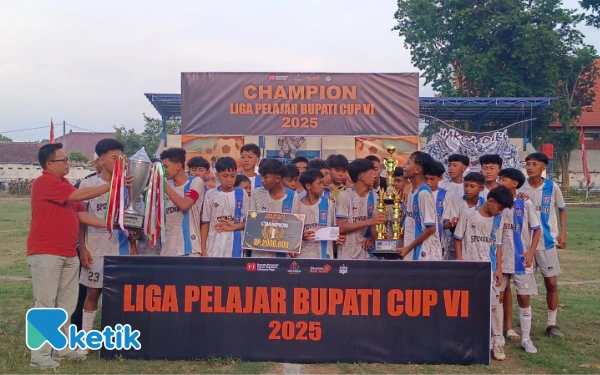 Thumbnail Berita - Tumbangkan SMPN 1 Situbondo Lewat Adu Penalti, SMPN 1 Banyuputih Juarai Bupati Cup VI Situbondo 2025