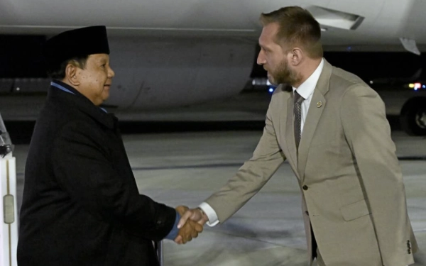 Thumbnail Berita - Diplomasi Maraton ala Prabowo, Tiba di Paris Temui Presiden Macron setelah 5 Jam Diskusi dengan Putin