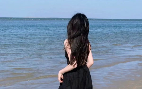 Thumbnail Anti Lepek! Rahasia Rambut Tetap 'Badai' Walau Seharian Pakai Helm dan Kena Angin Pantai