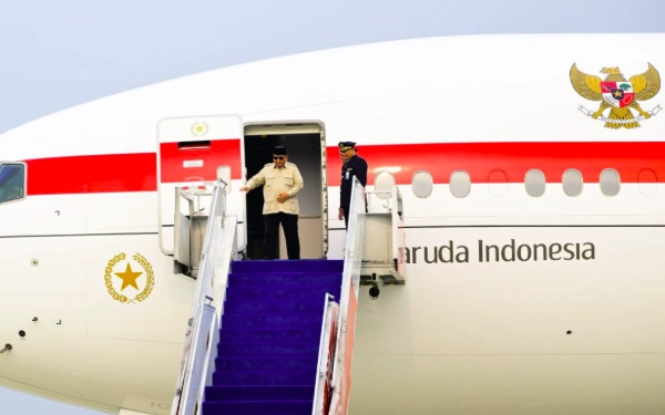 Thumbnail Berita - Dua Minggu Lawatan Luar Negeri, Prabowo Tiba di Tanah Air
