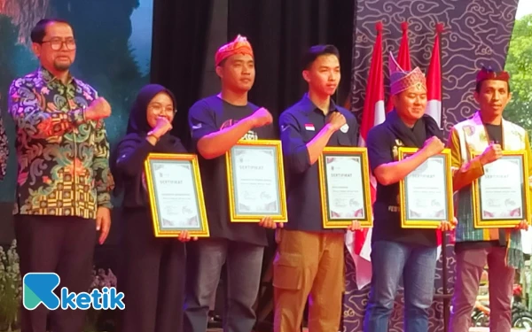 Thumbnail Berita - Desa Wisata KK 26 Situbondo Raih Penghargaan di Festival Dewi Cemara 2025