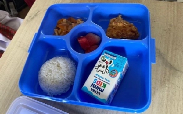 Thumbnail Berita - Berbahaya Bagi Kesehatan Anak, Pakar Gizi UGM Desak MBG Tak Lagi Pakai Susu UPF