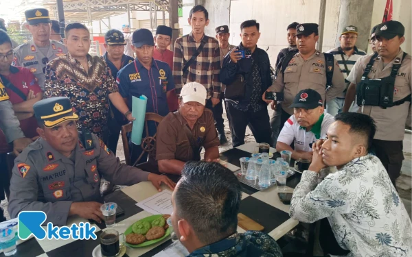 Thumbnail Berita - Eksekusi Bangunan Eks Rumah Makan di Situbondo Berlangsung Tegang