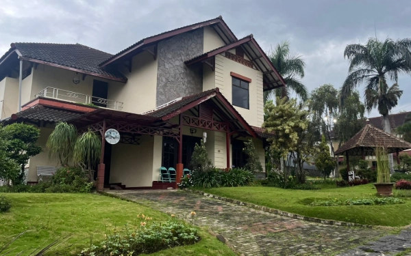 Thumbnail Hati-Hati Zonk! Kenali 5 Ciri Mafia Vila Palsu Biar Libur Nataru Enggak Berakhir Drama Air Mata