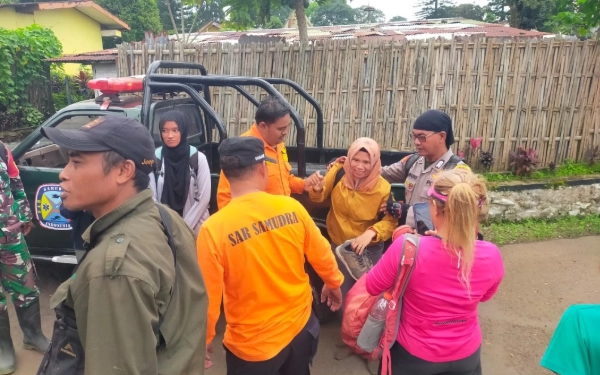 Thumbnail Sempat Tersesat, 11 Pendaki Bukit Lincing Arjuno di Malang Dievakuasi Selamat