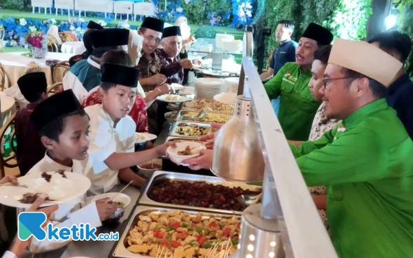 Thumbnail PKB Sidoarjo Tebar Berkah Ramadhan, Ketua DPRD dan Ketua Fraksi PKB Layani Yatim-Piatu