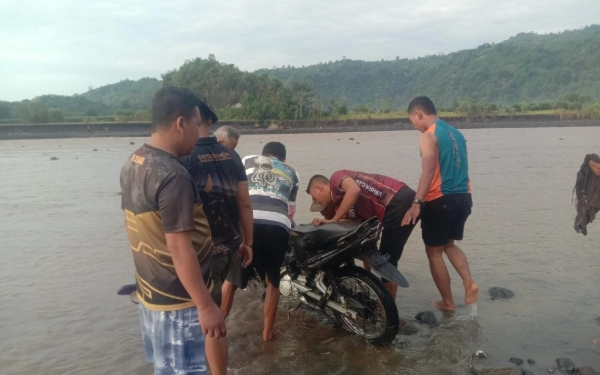 Thumbnail Terseret Arus Sungai Glidik, Ibu dan Anak di Kabupaten Malang Hilang